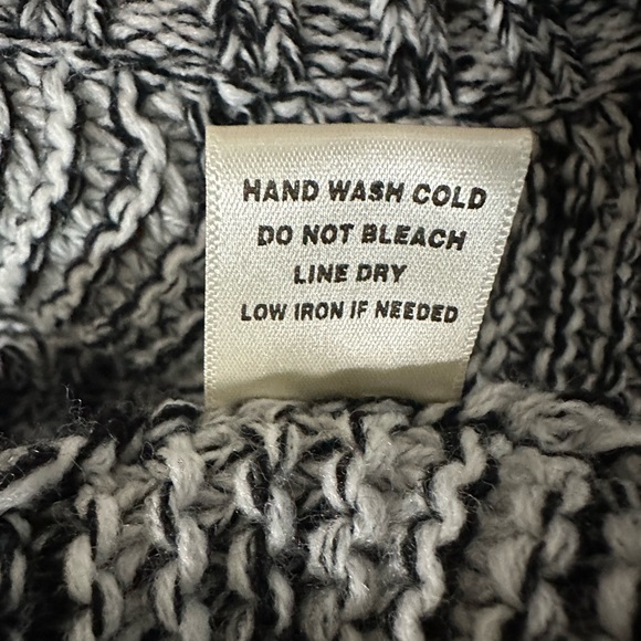 Fashion Nova This Is Love ~Size L~ Cold Shoulder Sweater Black & White Heathered - Picture 7 of 7